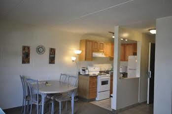 Beaverlodge Motor Inn Esterno foto