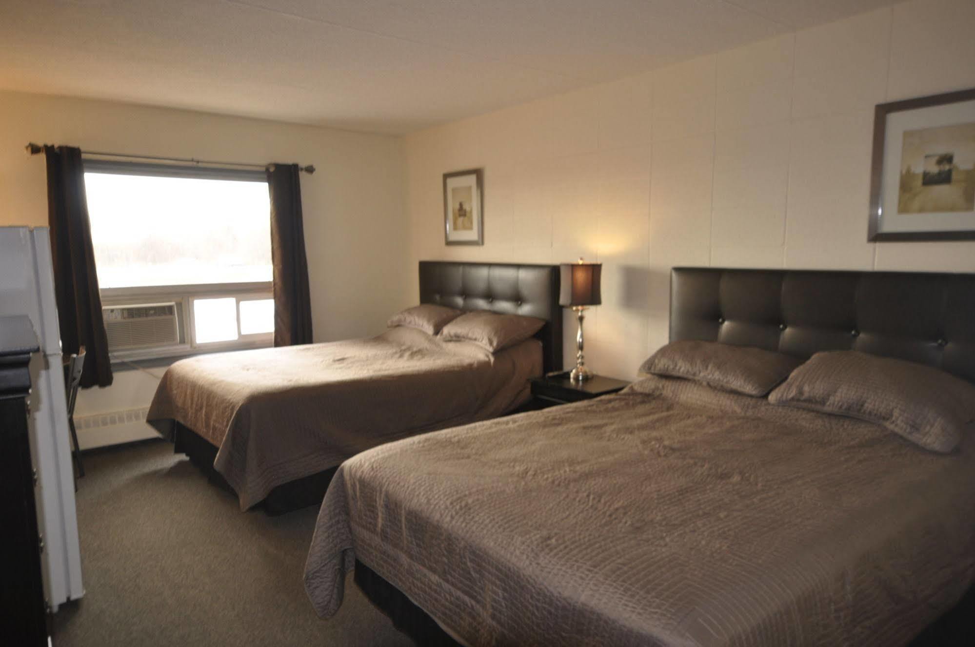 Beaverlodge Motor Inn Esterno foto